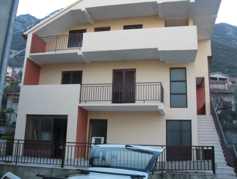 Image of House - 8 Bedrooms - 3 Bathrooms for Sale in Kotor-Prcanj-Montenegro, Image 2